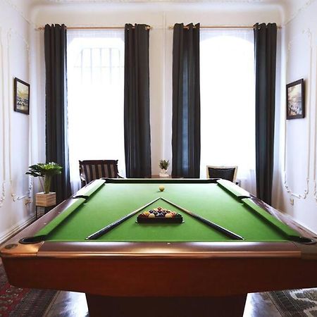 Unique Spacious Classic 3 Bedroom Midtown Apartment ! Billiard Room ! Riga Dış mekan fotoğraf