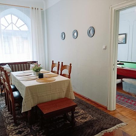Unique Spacious Classic 3 Bedroom Midtown Apartment ! Billiard Room ! Riga Dış mekan fotoğraf