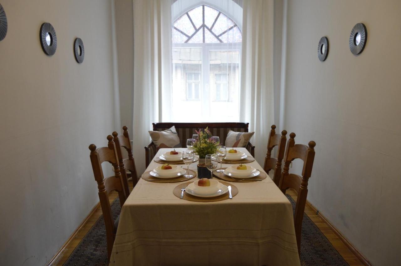Unique Spacious Classic 3 Bedroom Midtown Apartment ! Billiard Room ! Riga Dış mekan fotoğraf