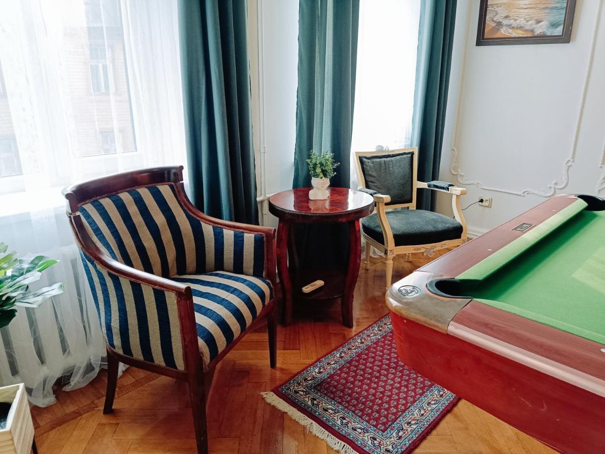 Unique Spacious Classic 3 Bedroom Midtown Apartment ! Billiard Room ! Riga Dış mekan fotoğraf