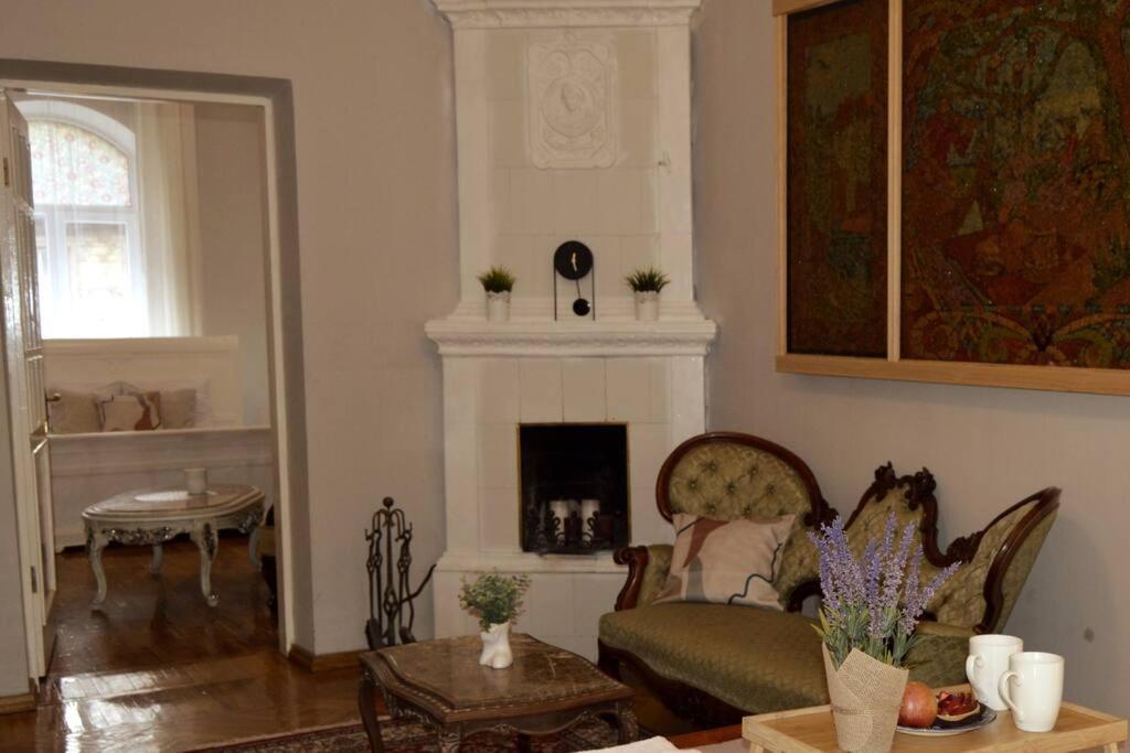 Unique Spacious Classic 3 Bedroom Midtown Apartment ! Billiard Room ! Riga Dış mekan fotoğraf