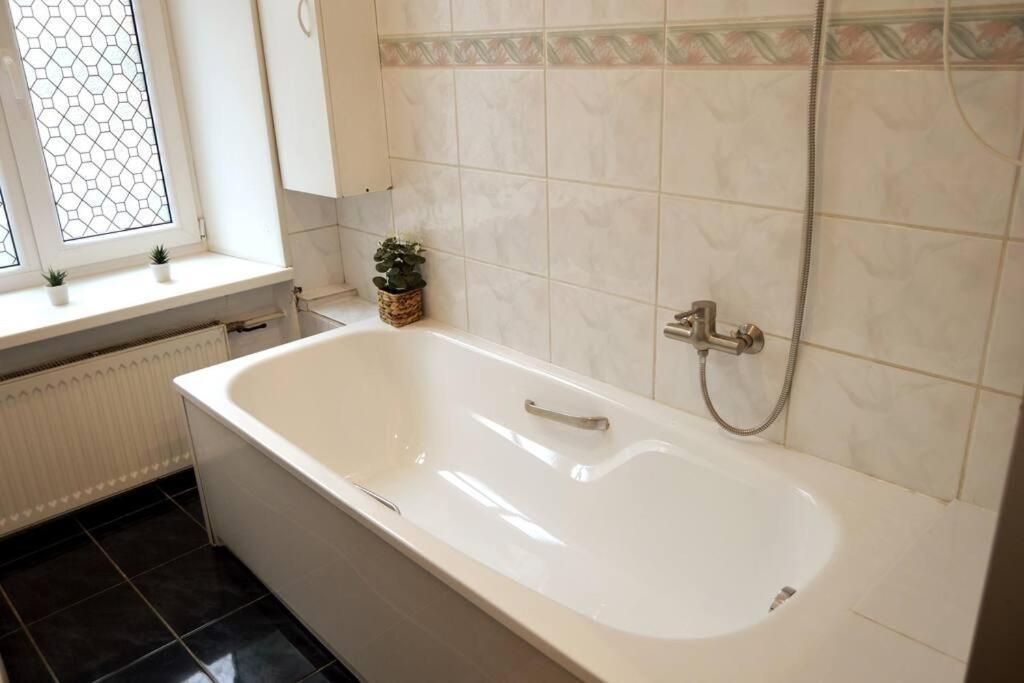 Unique Spacious Classic 3 Bedroom Midtown Apartment ! Billiard Room ! Riga Dış mekan fotoğraf