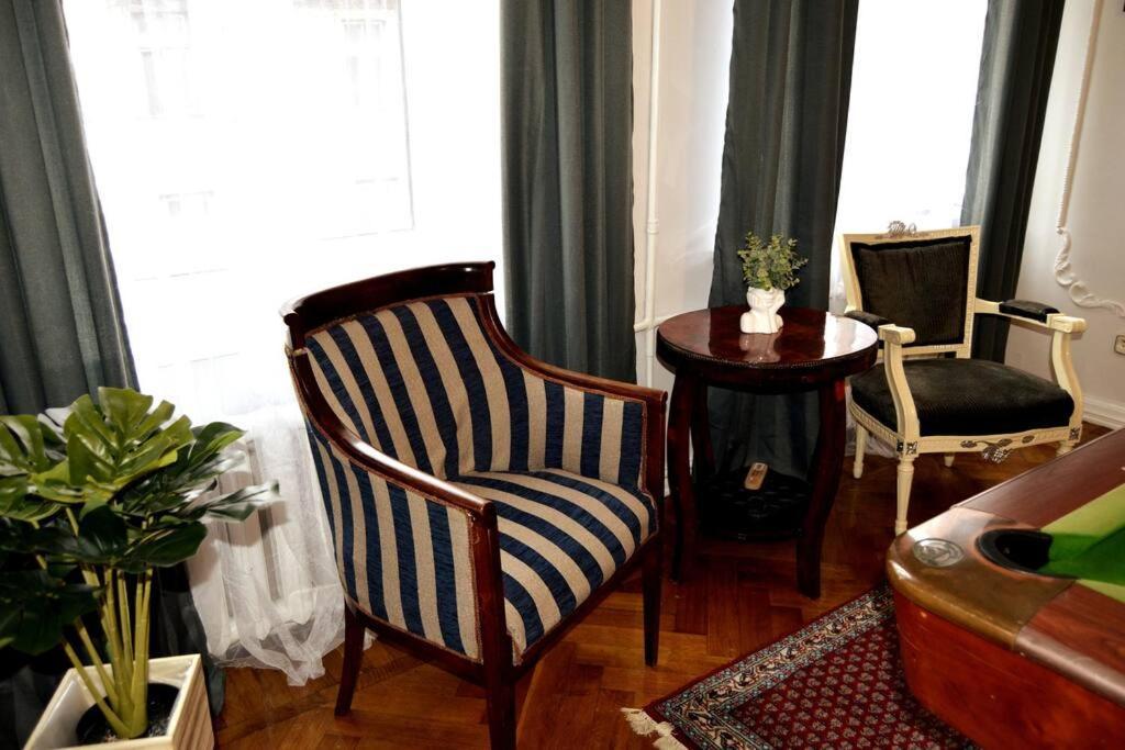 Unique Spacious Classic 3 Bedroom Midtown Apartment ! Billiard Room ! Riga Dış mekan fotoğraf