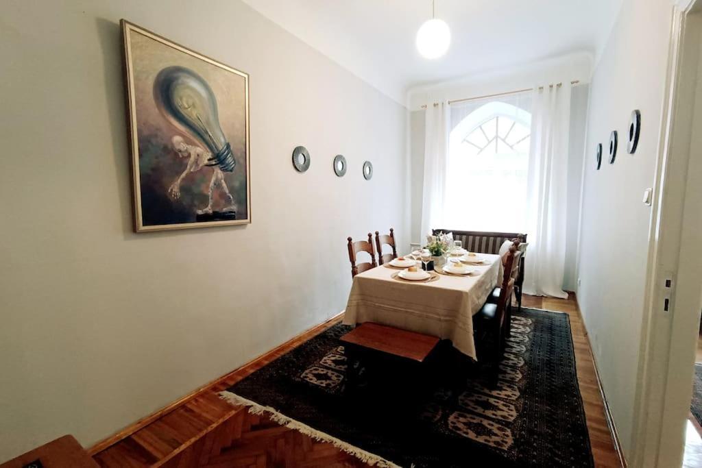 Unique Spacious Classic 3 Bedroom Midtown Apartment ! Billiard Room ! Riga Dış mekan fotoğraf