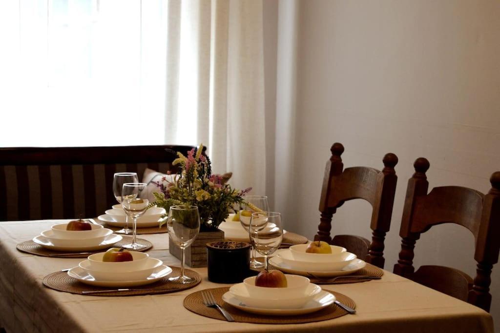 Unique Spacious Classic 3 Bedroom Midtown Apartment ! Billiard Room ! Riga Dış mekan fotoğraf