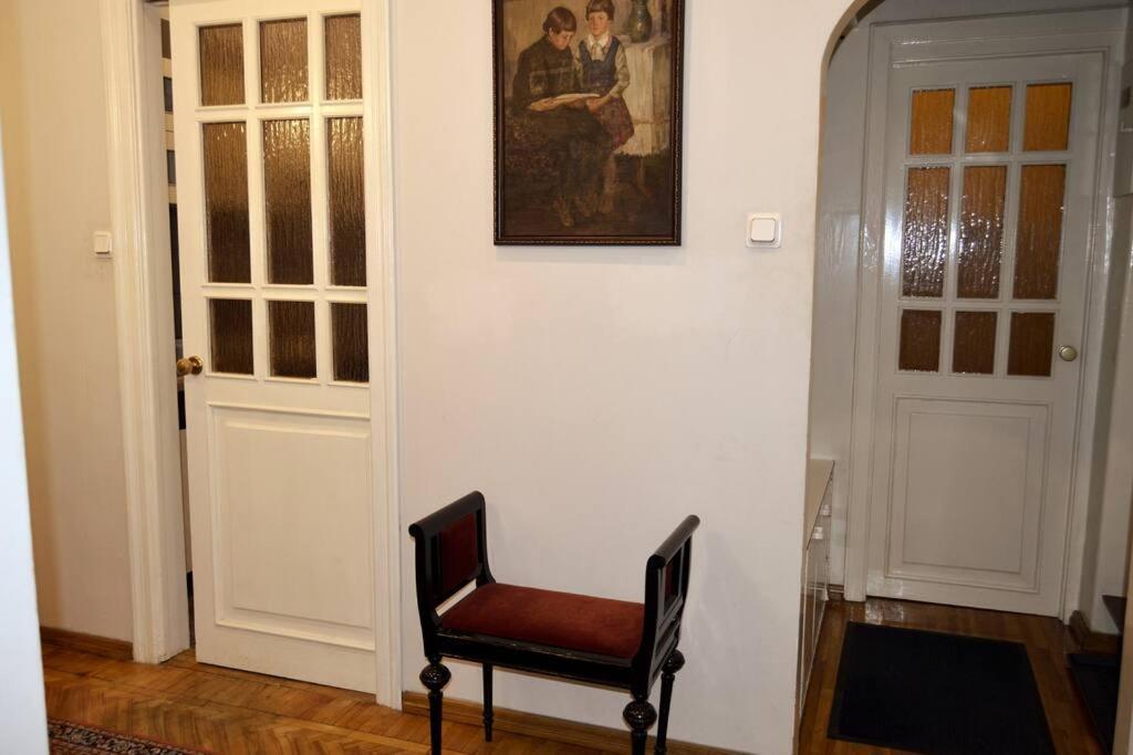 Unique Spacious Classic 3 Bedroom Midtown Apartment ! Billiard Room ! Riga Dış mekan fotoğraf