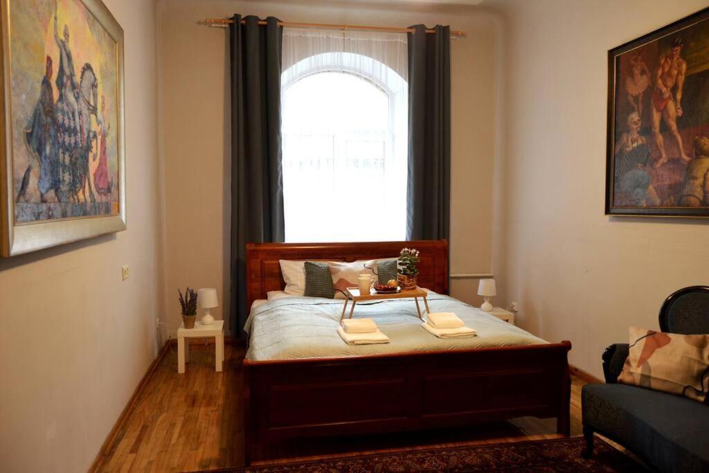 Unique Spacious Classic 3 Bedroom Midtown Apartment ! Billiard Room ! Riga Dış mekan fotoğraf