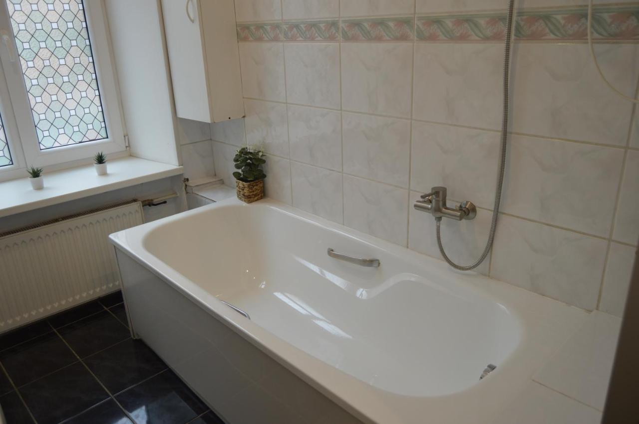 Unique Spacious Classic 3 Bedroom Midtown Apartment ! Billiard Room ! Riga Dış mekan fotoğraf