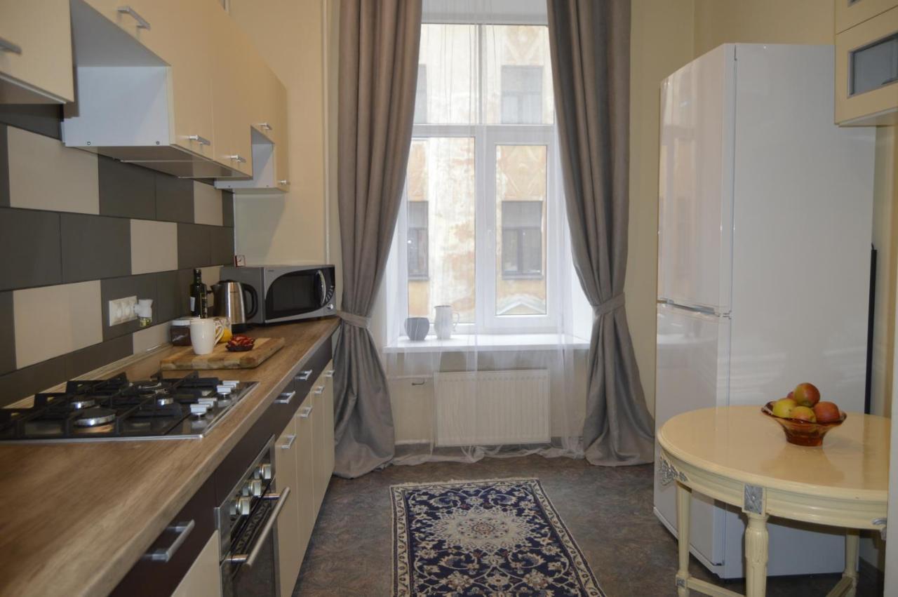 Unique Spacious Classic 3 Bedroom Midtown Apartment ! Billiard Room ! Riga Dış mekan fotoğraf