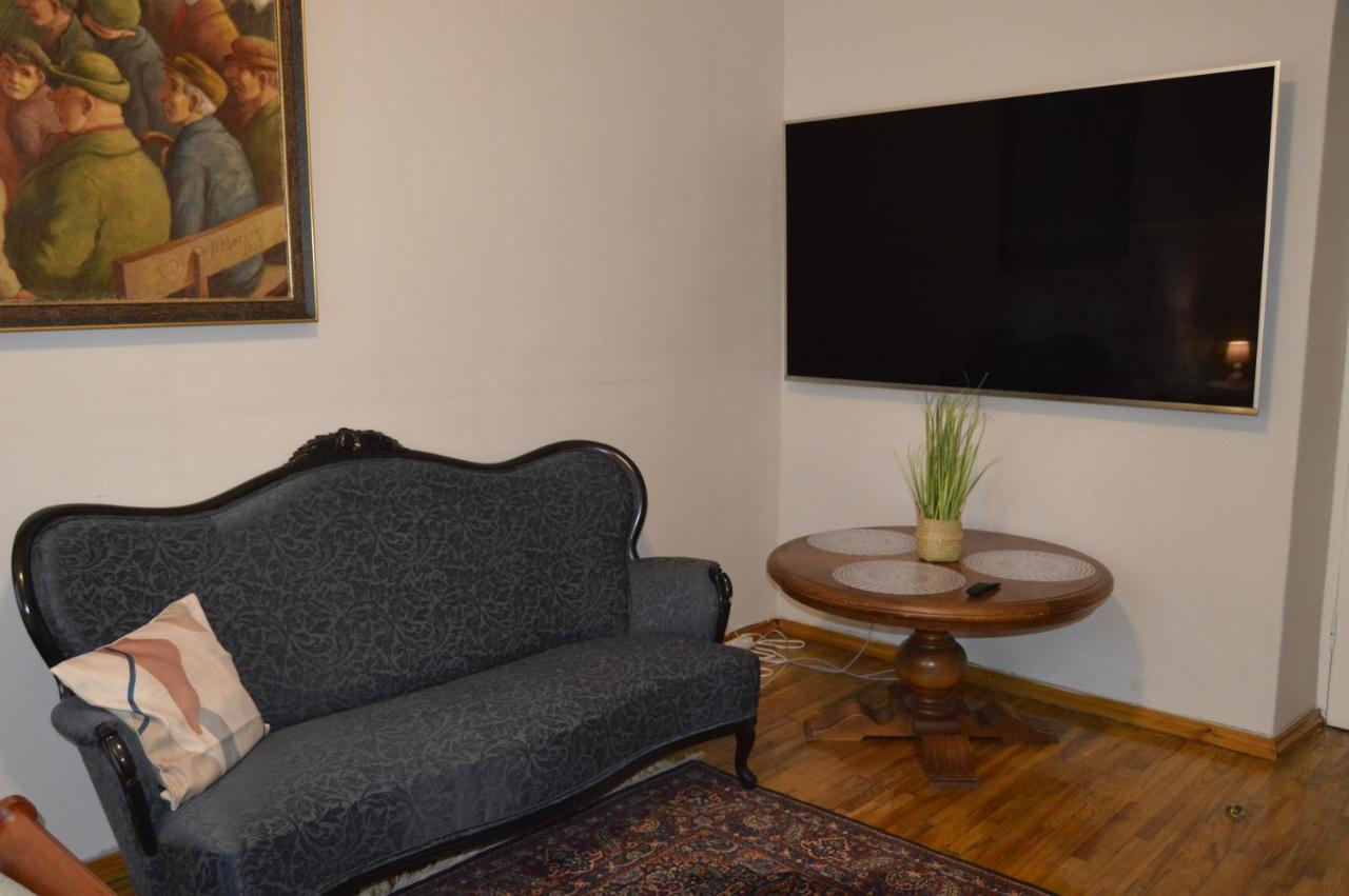Unique Spacious Classic 3 Bedroom Midtown Apartment ! Billiard Room ! Riga Dış mekan fotoğraf
