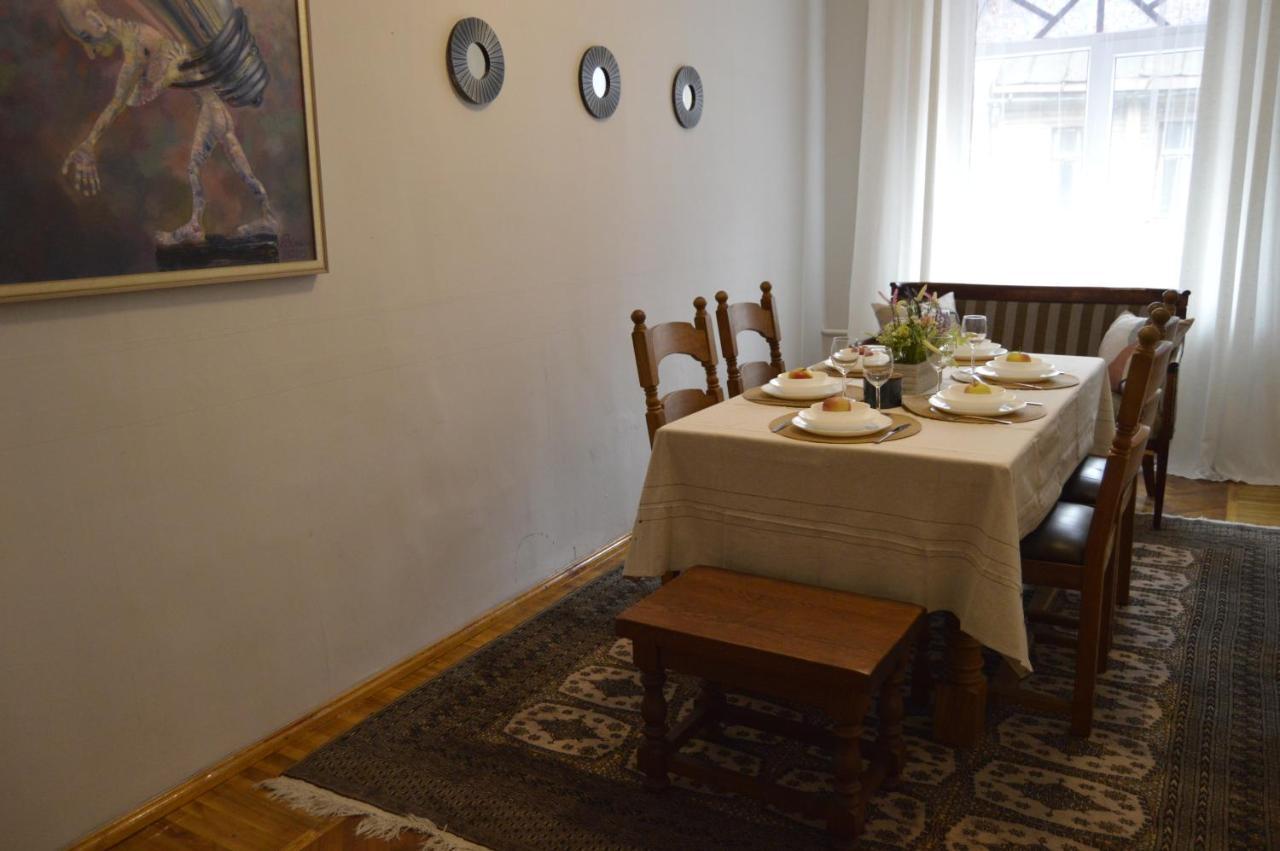 Unique Spacious Classic 3 Bedroom Midtown Apartment ! Billiard Room ! Riga Dış mekan fotoğraf