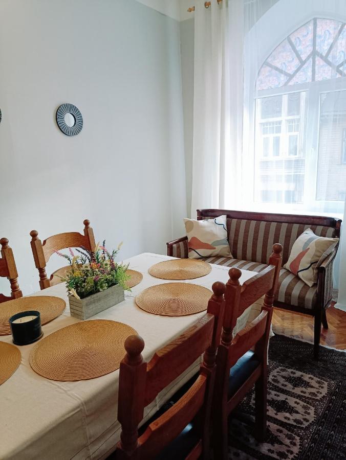 Unique Spacious Classic 3 Bedroom Midtown Apartment ! Billiard Room ! Riga Dış mekan fotoğraf