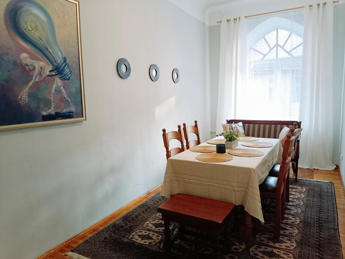 Unique Spacious Classic 3 Bedroom Midtown Apartment ! Billiard Room ! Riga Dış mekan fotoğraf